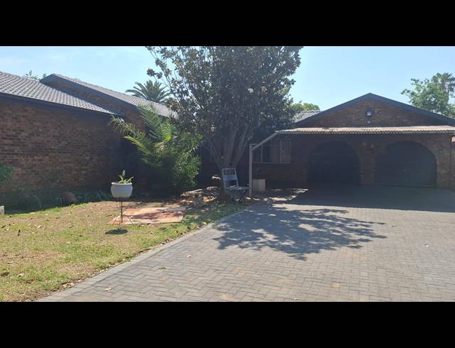 3 BEDROOM HOUSE FOR SALE IN VANDERBIJLPARK SW 2